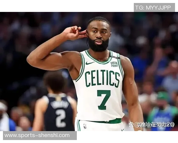 杰伦布朗次节火力全开狂砍18分半场14投9中斩获22分助攻与抢断表现出色