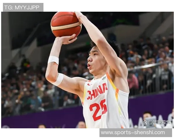 朱俊龙打破蓝领前锋形象以精彩表现重创对手防线策略